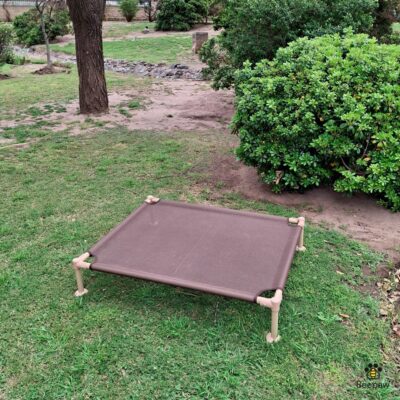 CAMA EN ALTURA MALLADA PARA PERROS _90X71X18 CM