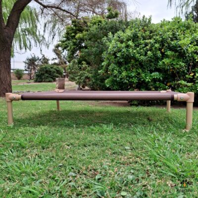 CAMA EN ALTURA MALLADA PARA PERROS _90X71X18 CM